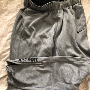 SMALL NIKE SWEATS